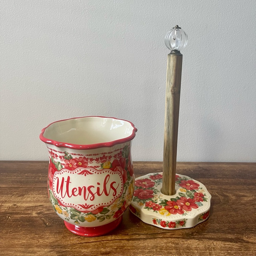 Pioneer Woman utensil holder and paper towel holder